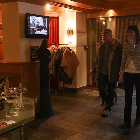 Macchi Restaurant & 4* 沙泰勒