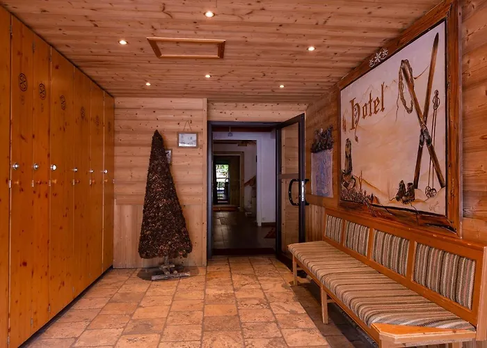 Macchi Restaurant & شاتيل