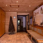 Macchi Restaurant & Шатель