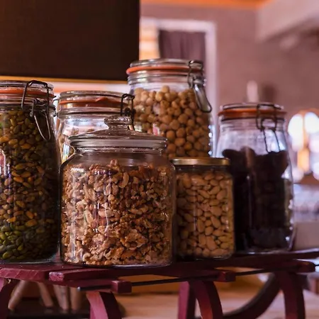 Macchi Restaurant & شاتيل