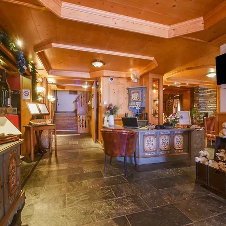Macchi Restaurant & شاتيل