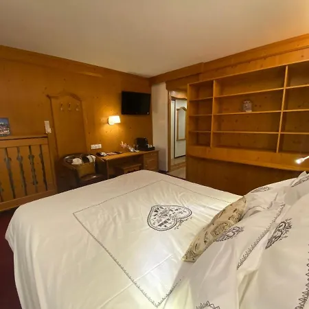 Macchi Restaurant & 4*