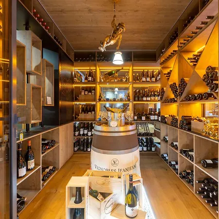 Macchi Restaurant & 4* شاتيل