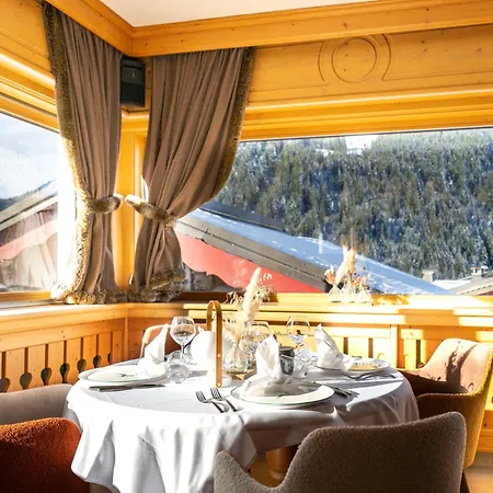 Macchi Restaurant & 4*