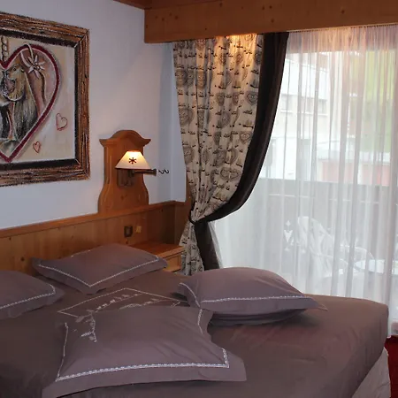 Macchi Restaurant & 4* شاتيل
