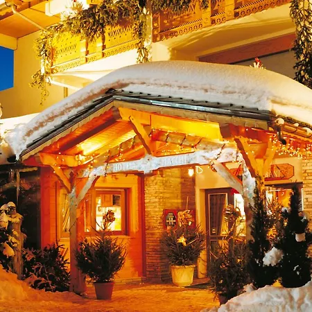 فندق Macchi Restaurant & 4*