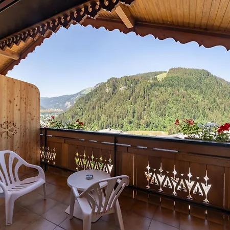 Macchi Restaurant & شاتيل